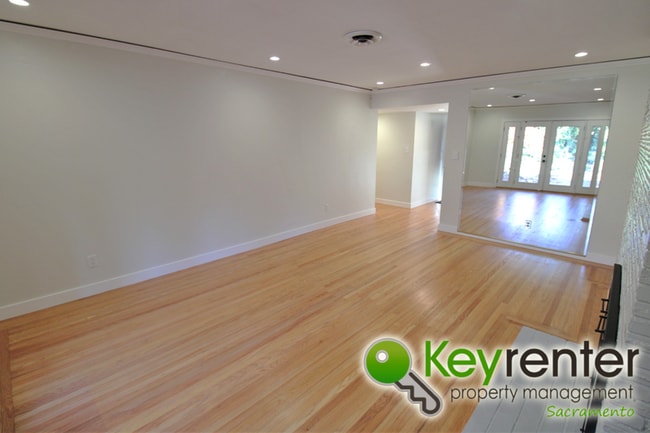 Photo - 4741 Foster Way