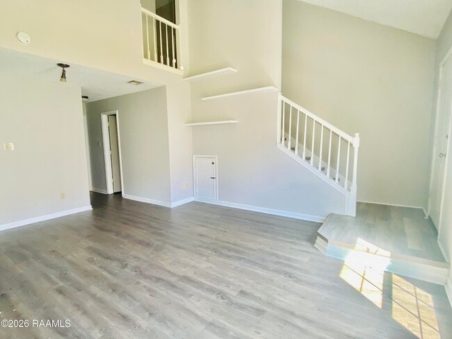 Photo - 105 Williamsburg Cir