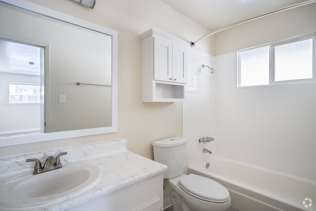 2BR, 1.5BA - The Luxor - Kingston Place Apartments