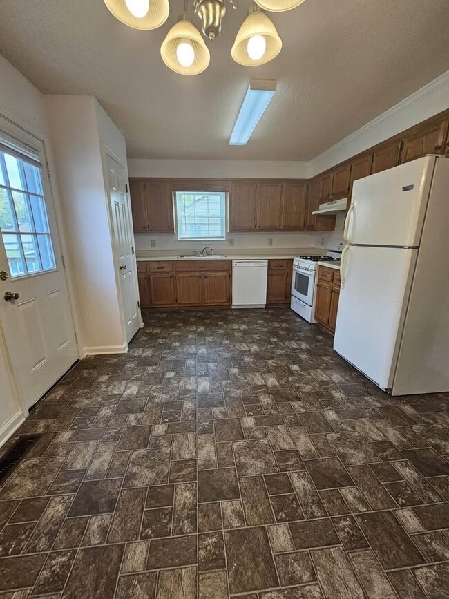 Building Photo - 1528 Richmond Rd