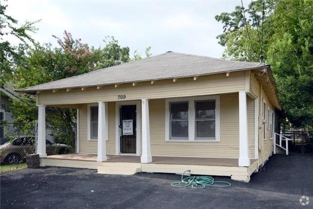 Building Photo - 709 North Loop Rental