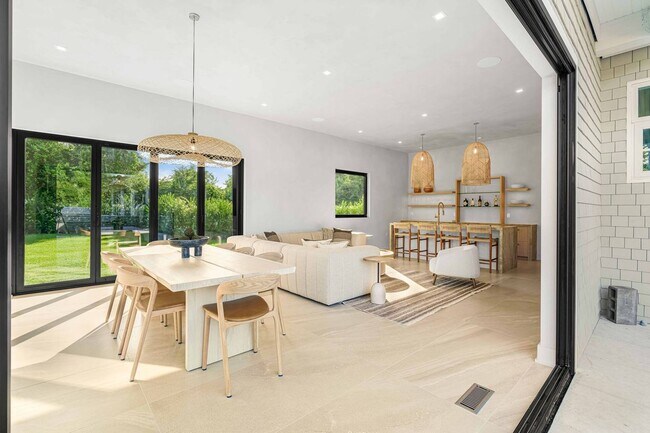 Photo - 127 Greenleaf Ln