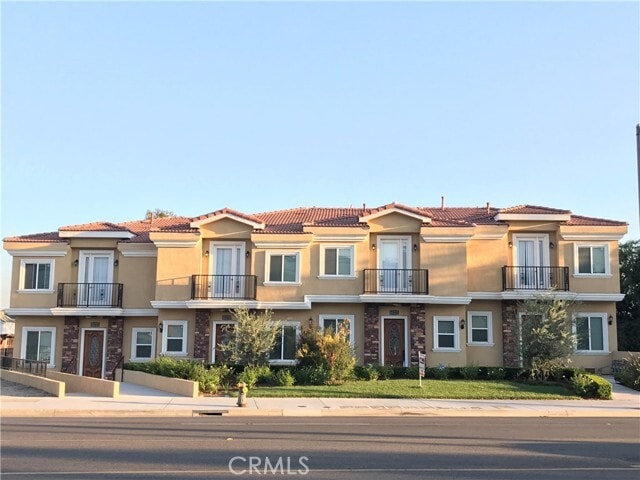 Building Photo - 708 W Duarte Rd