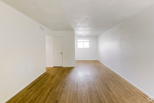 1BR, 1BA - 556SF - Living Room - Darwin Apartments