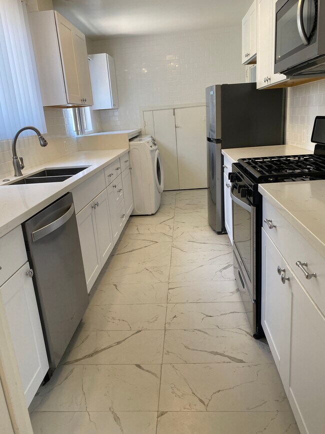 Photo - 1845 S Beverly Glen Blvd Unidad 1845 12