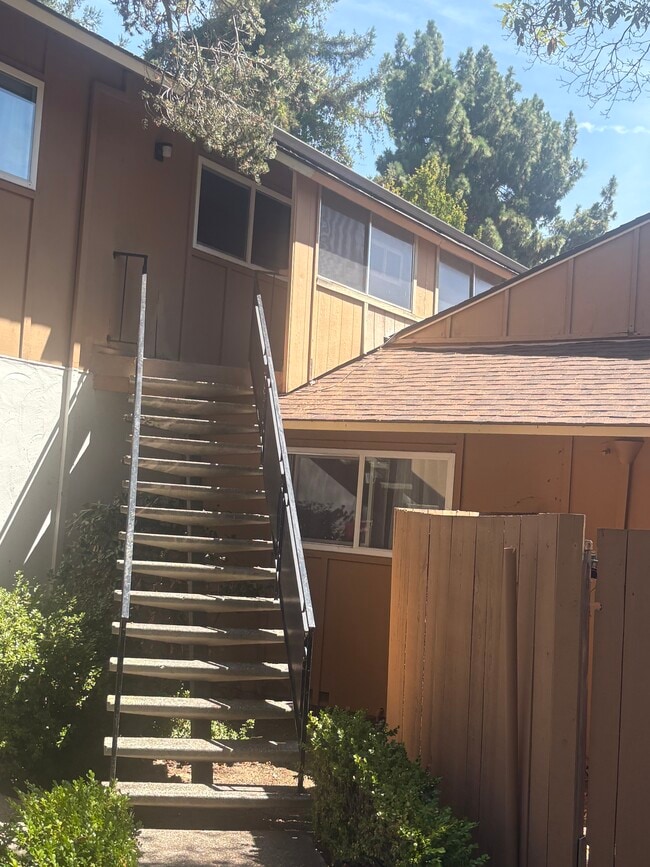 Photo - 1045 W Washington Ave Unidad 10