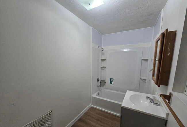 Photo - 2001 Dixon St