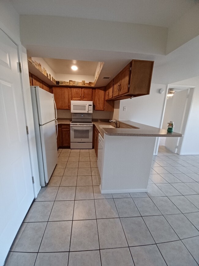 Photo - 540 N May Unidad 2145