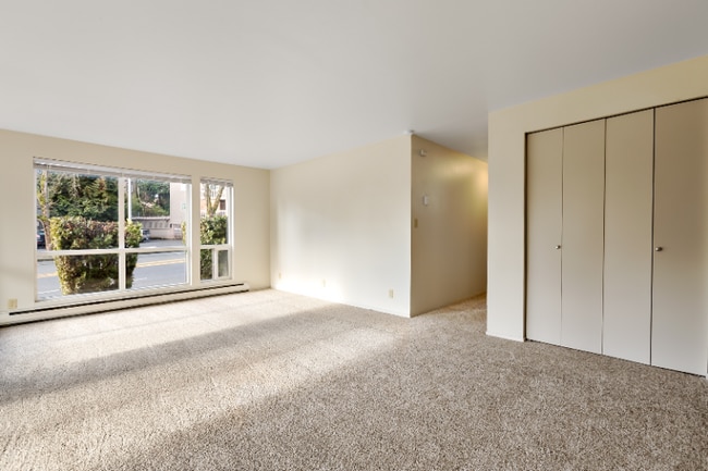 Photo - 12520 Roosevelt Way NE Unidad 303