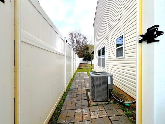 Photo - 291 Ranlo Ave