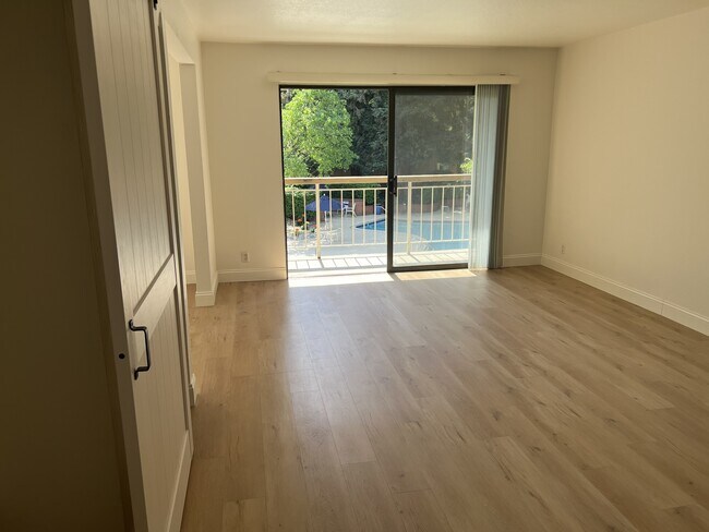 320 N Civic Dr Unit 202