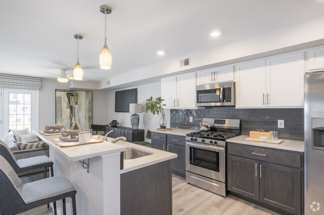 1 BR, 1BA - 880SF Kitchen - River Pointe