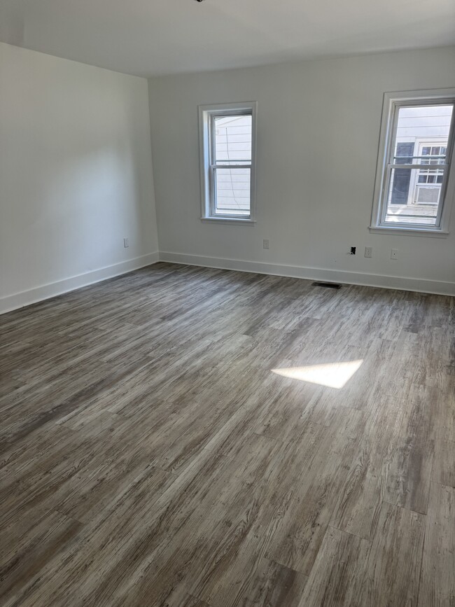 Photo - 205 E East St