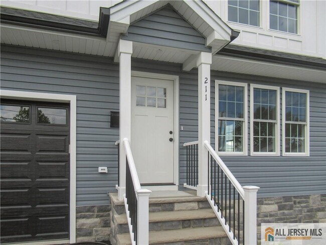 Photo - 211 E Prospect St