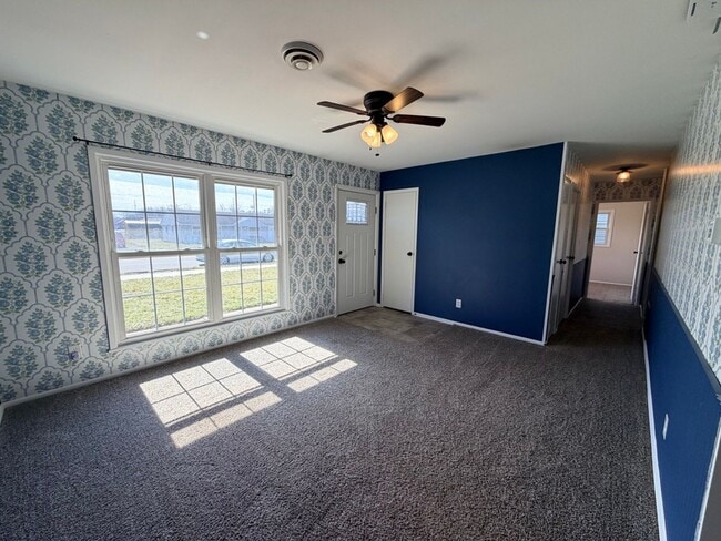 Photo - 620 High School Dr