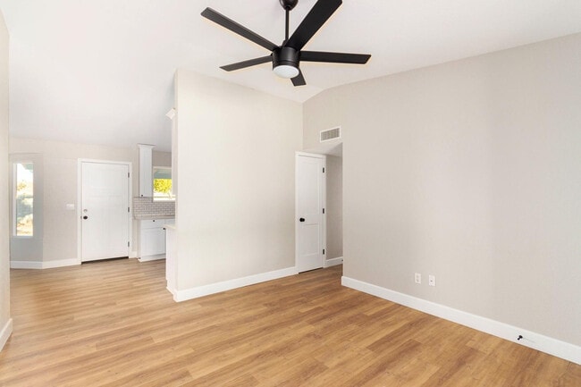 Photo - 232 E Leah Ln