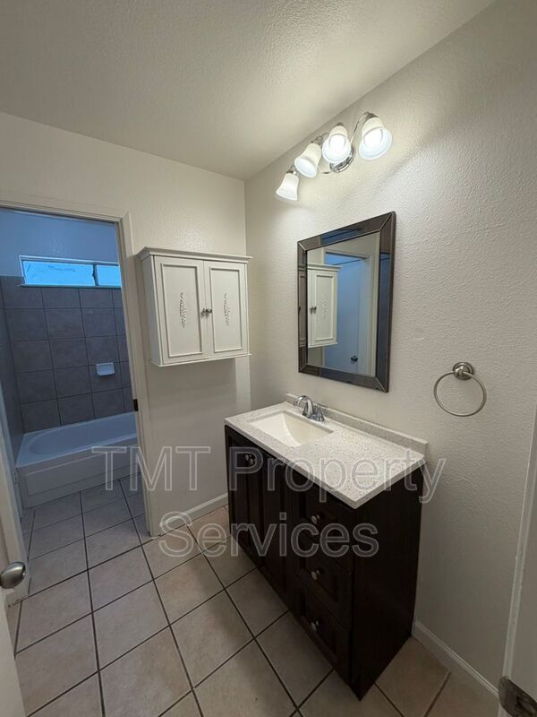 8252 Center Pkwy