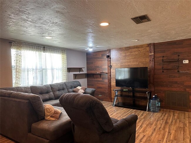 12807 Vassar Ct