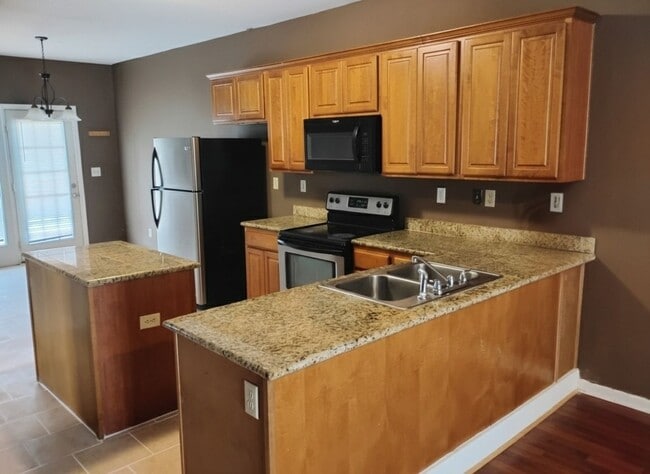 Building Photo - 2925 Hargrove E Rd Unit 102