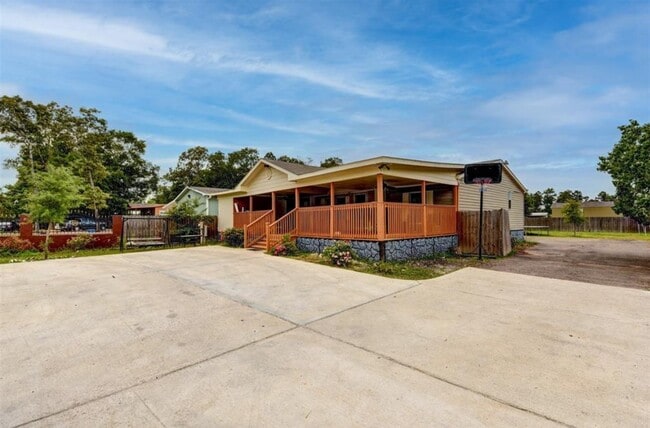 Building Photo - 16381 Hunters Green Dr
