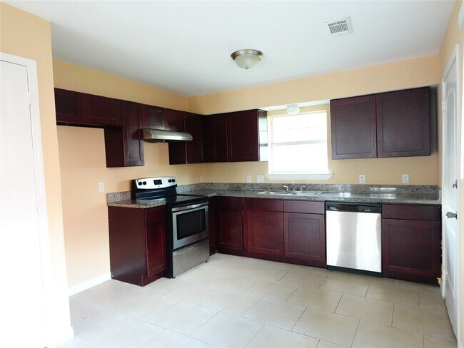 Photo - 4721 Denmark St