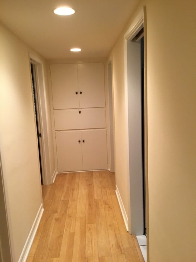 Building Photo - 1233 N Columbus Ave Unit 1C Rental