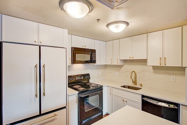 Photo - 1441 Central St Unidad 203