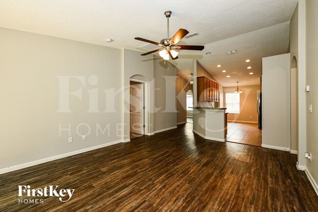 Photo - 403 W New England Dr