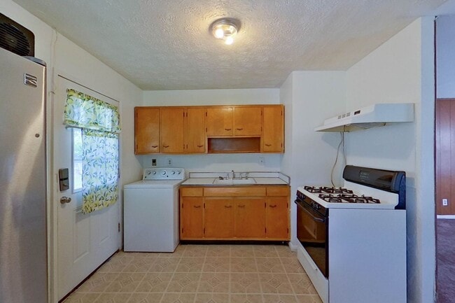 Photo - Charming 3-Bedroom, 1-Bath Single-Family Home near E 5th Ave