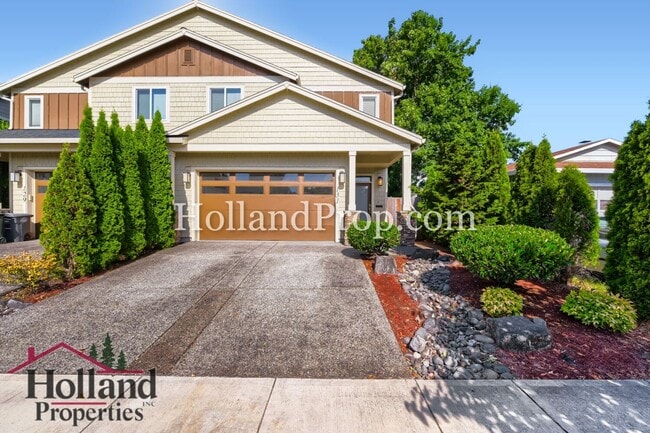 Photo - Beautiful 3-Bedroom Home with Fireplace, Modern Kitchen & Private Backyard in Hillsboro