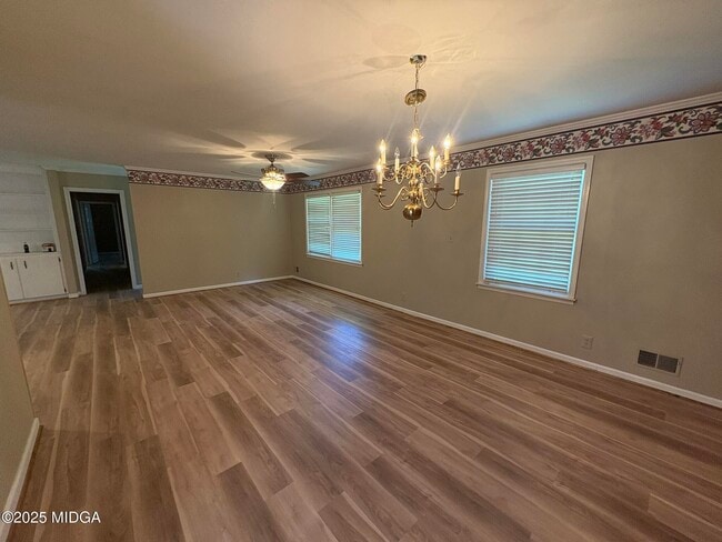 Photo - 1442 Maplewood Dr
