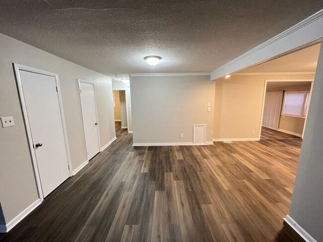 Photo - Freshly Remodeled 3 Bedroom Home Near Down...