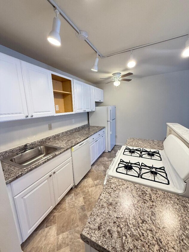 Foxwood Apartments - Foxwood Apartments