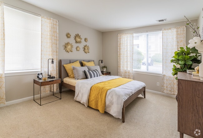 2 BR, 1 BA - 903 SF
