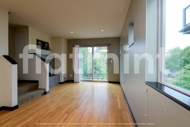 Building Photo - 1512 44th Ave SW Rental