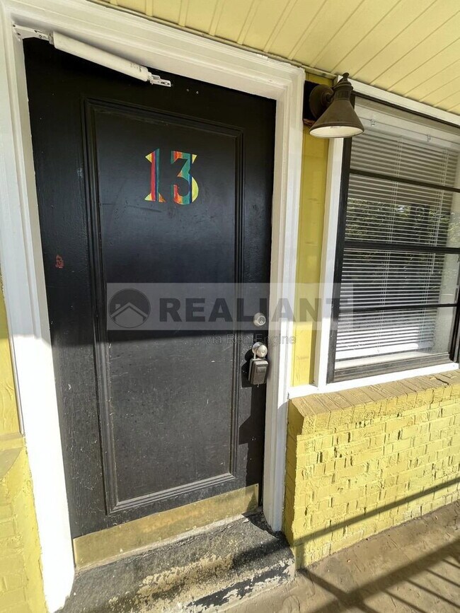Photo - 468 N Limestone Unidad 13