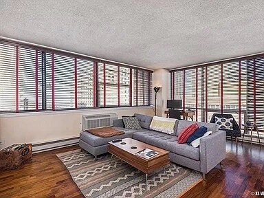 Spacious Living Space - 3110 N Sheridan Rd Unit 1602