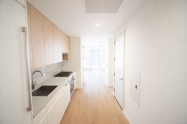 Building Photo - Spacious Studio Available Now!