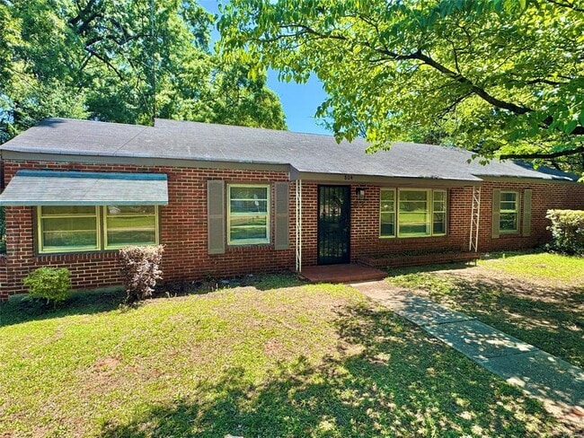 Photo - 804 Hillman St