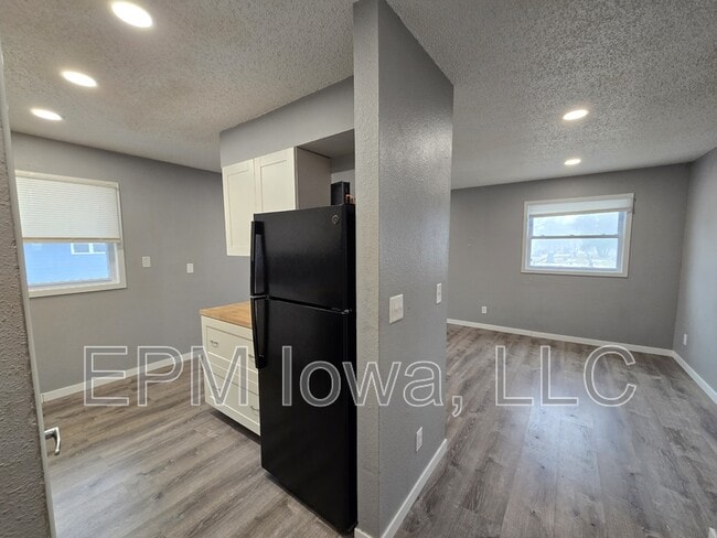 Photo - 105 Ludland Dr