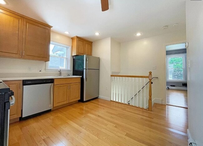 Photo - 35 Green St Unit 2