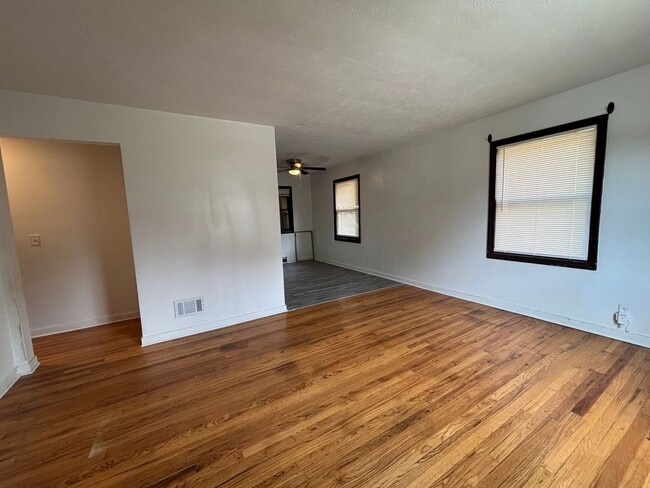 Building Photo - 4520 Lafayette Ave Unit Main Floor