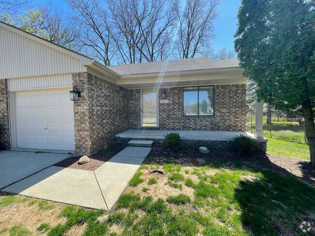 Building Photo - 2-Bedroom Duplex with full basement, 1-Car... Rental