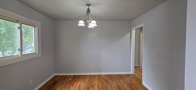 Photo - 3946 E 6th St