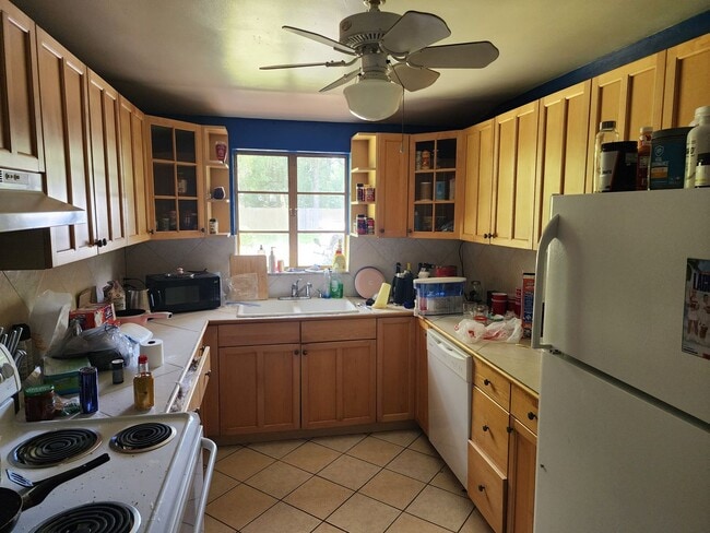 Photo - 4 bedroom 2 bath near the University of Florida law school