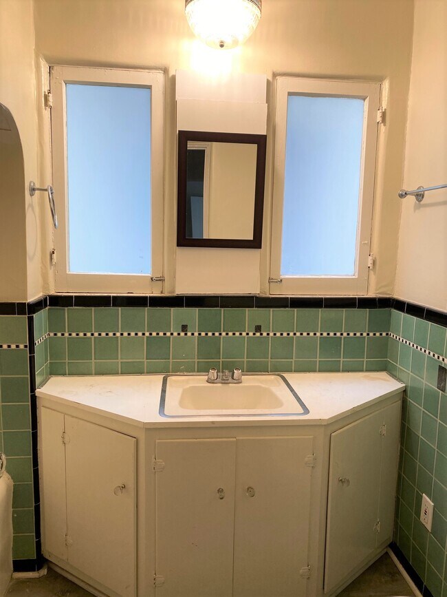 Photo - 10623 Kinnard Ave Unidad 10623