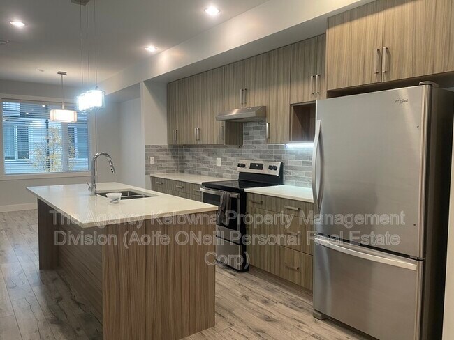 Photo - 1308 Rutland Rd N