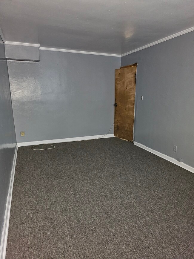 Photo - 855 E 55th St Unit Shared Apartment For Rent