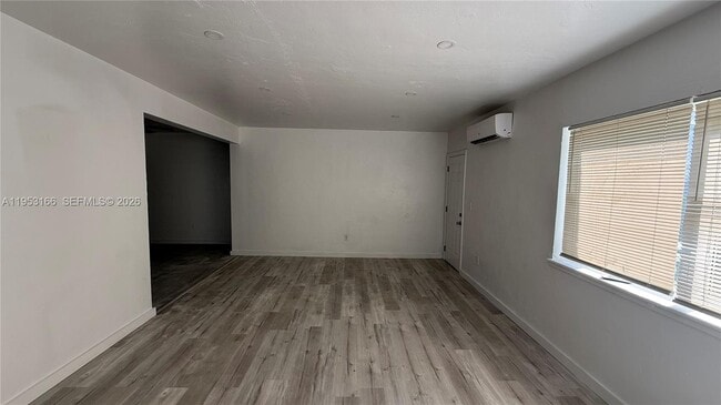 Photo - 7600 Dickens Ave Unit 4