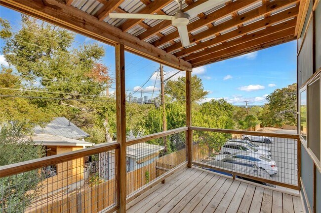 Building Photo - 1518 Parker Ln Unit B